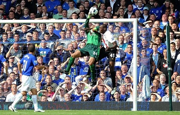 Tim Howard's Heroic Save: Everton vs. Manchester City's Mario Balotelli (07 May 2011)