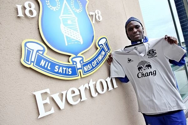 Welcome Royston Drente: Everton FC's Newest Addition at Finch Farm