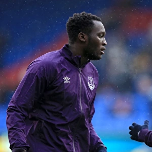 Deep in Thought: Lukaku and Naismith's Intense Prematch Conversation at Crystal Palace