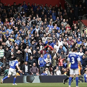 Everton Fans Unwavering Passion: Southampton vs. Everton (26-04-2014, St. Mary's: Southampton 2 - Everton 0)