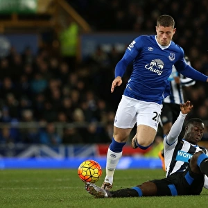 Intense Battle for Ball Possession: Ross Barkley vs. Henri Saivet, Everton vs. Newcastle United, Premier League