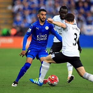 Leicester City vs. Everton: Intense Battle Between Mahrez and Baines at King Power Stadium