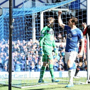 Leighton Baines Scores Everton's Second Goal: Everton 2-0 AFC Bournemouth (Goodison Park)
