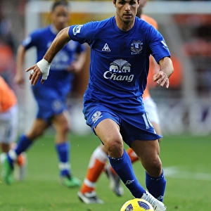 Mikel Arteta Leads Everton in Barclays Premier League Battle at Bloomfield Road