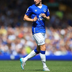 Tom Cleverley in Action: Everton vs Watford, Premier League, Goodison Park