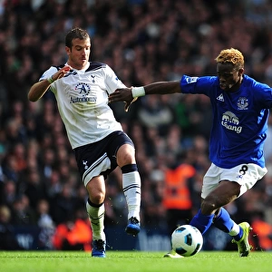 Van der Vaart vs. Saha: A Premier League Showdown - Tottenham Hotspur vs. Everton (23 October 2010)