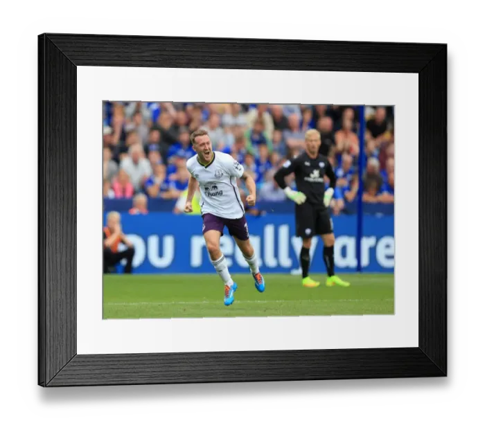 Framed Print : Soccer - Barclays Premier League - Leicester City v Everton - King Power Stadium Framed Print : Soccer - Barclays Premier League - Leicester City v Everton - King Power Stadium