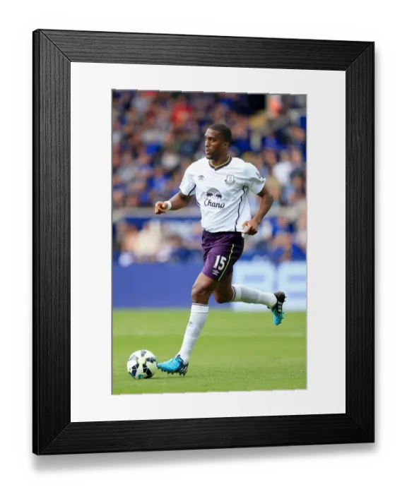 Framed Print : Unyielding Distin at King Power Stadium: Everton's Defiant Performance vs Leicester City