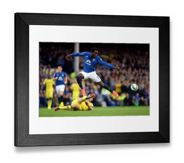 Framed Print : Barclays Premier League - Everton v Chelsea - Goodison Park Framed Print : Barclays Premier League - Everton v Chelsea - Goodison Park