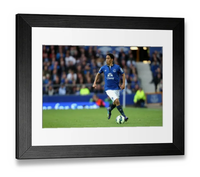 Framed Print : Steven Pienaar in Action: Everton vs Aston Villa, Barclays Premier League at Goodison Park Framed Print : Steven Pienaar in Action: Everton vs Aston Villa, Barclays Premier League at Goodison Park