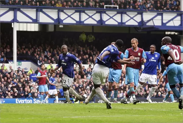 Football - Everton v Aston Villa Barclays Premier League - Goodison Park - 27  /  4  /  08 Joseph Yobo (C) scores Evertons second goal Mandatory Credit: Action Images  /  Scott Heavey Livepic NO ONLINE  /  INTERNET USE WITHOUT A LICENCE FROM THE FOOTBALL DATA