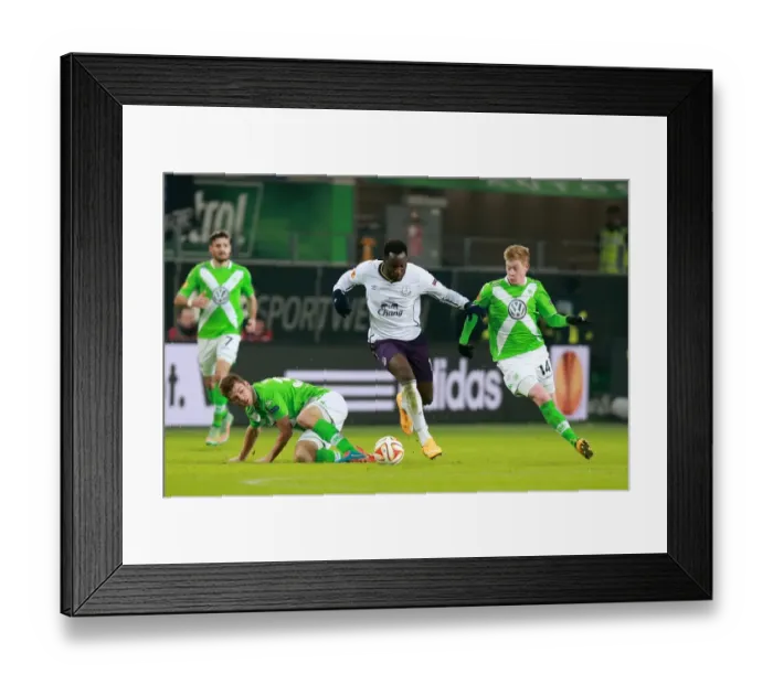 Framed Print : Everton's Lukaku Evades Knoche in Europa League Showdown
