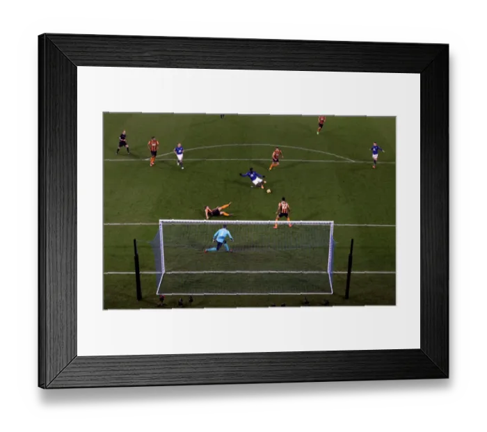 Framed Print : Romelu Lukaku Scores the Opener: Everton's Thrilling Victory over Hull City at Goodison Park