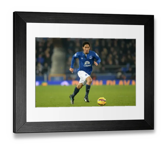Framed Print : Steven Pienaar in Action: Everton vs Hull City, Premier League at Goodison Park