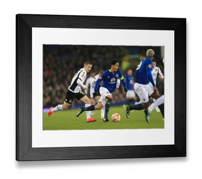 Framed Print : Steven Pienaar in Action: Everton vs FK Krasnodar, UEFA Europa League Group H at Goodison Park Framed Print : Steven Pienaar in Action: Everton vs FK Krasnodar, UEFA Europa League Group H at Goodison Park