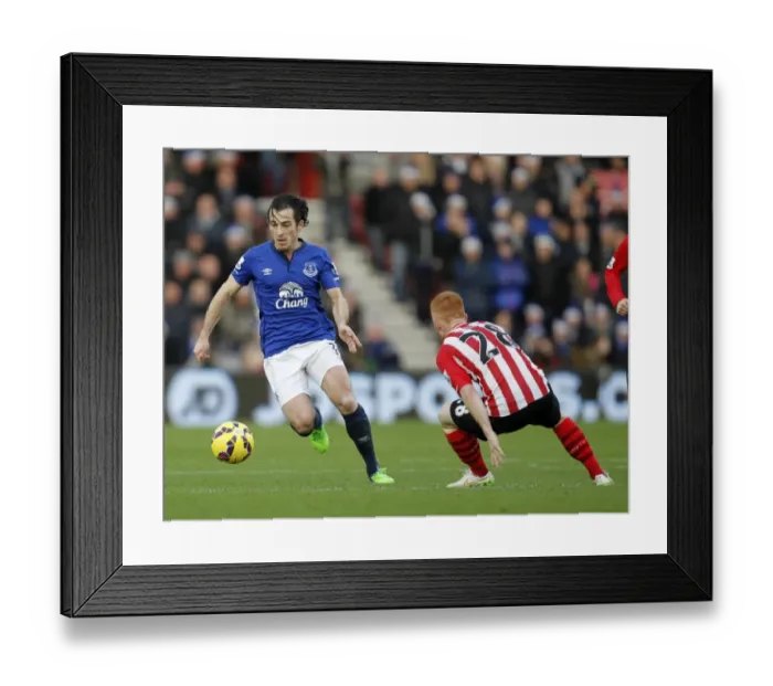 Framed Print : Battle for the Ball: Leighton Baines vs Harrison Reed - Everton vs Southampton, Premier League Framed Print : Battle for the Ball: Leighton Baines vs Harrison Reed - Everton vs Southampton, Premier League