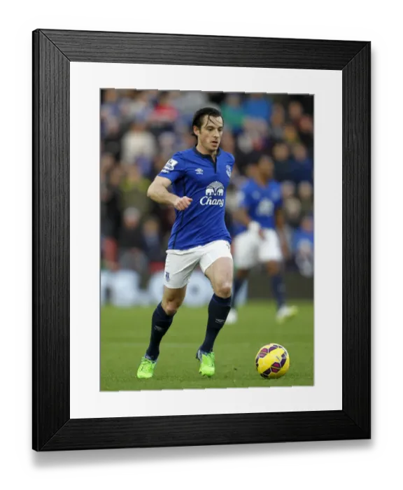 Framed Print : Leighton Baines in Action: Everton vs Southampton - Premier League Showdown at St. Mary's Stadium