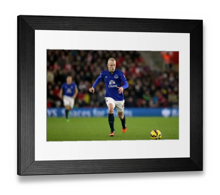 Framed Print : Steven Naismith in Action: Everton vs Southampton, Barclays Premier League - St Mary's Framed Print : Steven Naismith in Action: Everton vs Southampton, Barclays Premier League - St Mary's