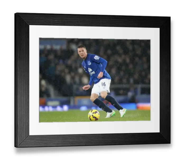 Framed Print : James McCarthy in Action: Everton vs Stoke City, Premier League - Goodison Park Framed Print : James McCarthy in Action: Everton vs Stoke City, Premier League - Goodison Park