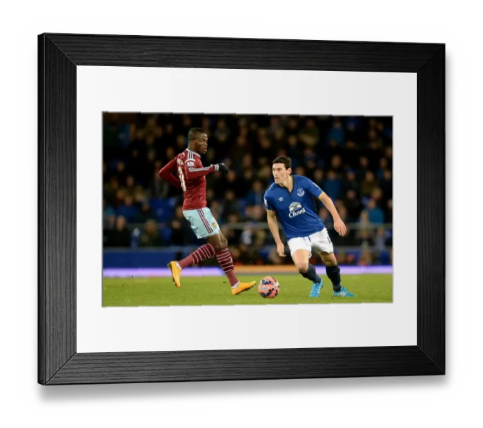 Framed Print : Gareth Barry vs Enner Valencia: FA Cup Battle at Goodison Park - Everton vs West Ham United Framed Print : Gareth Barry vs Enner Valencia: FA Cup Battle at Goodison Park - Everton vs West Ham United