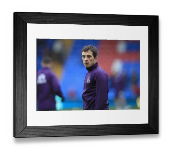 Framed Print : Leighton Baines in Prematch Warm-Up: Crystal Palace vs Everton, Barclays Premier League