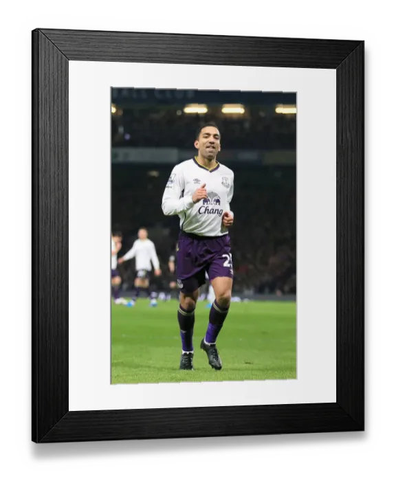 Framed Print : Aaron Lennon in Action: Chelsea vs Everton, Premier League Showdown at Stamford Bridge Framed Print : Aaron Lennon in Action: Chelsea vs Everton, Premier League Showdown at Stamford Bridge
