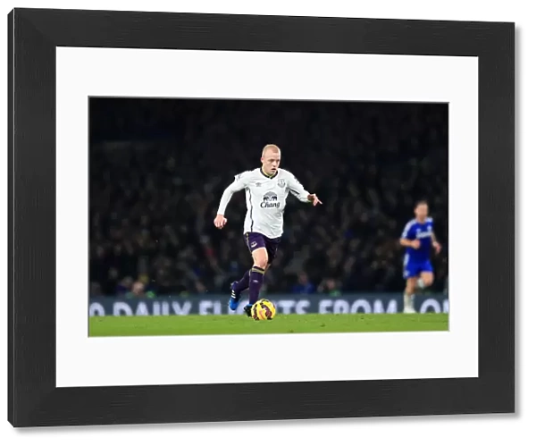 Steven Naismith in Action: Premier League Showdown at Stamford Bridge - Chelsea vs. Everton