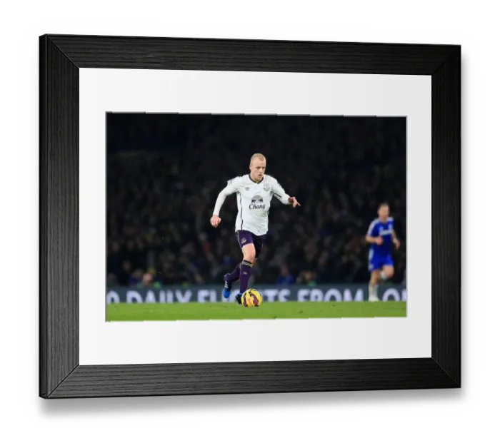 Framed Print : Steven Naismith in Action: Premier League Showdown at Stamford Bridge - Chelsea vs. Everton