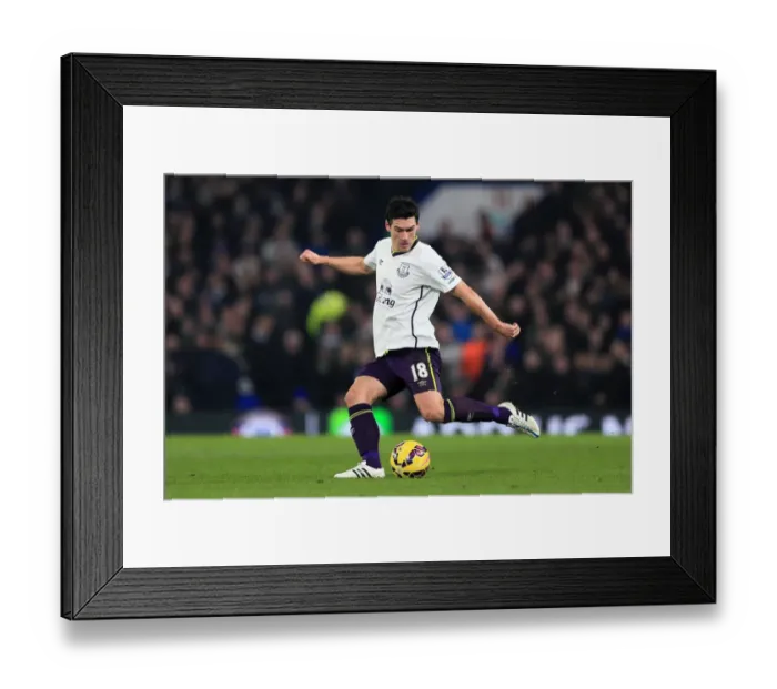 Framed Print : Gareth Barry vs. Chelsea: A Battle at Stamford Bridge - Barclays Premier League Framed Print : Gareth Barry vs. Chelsea: A Battle at Stamford Bridge - Barclays Premier League