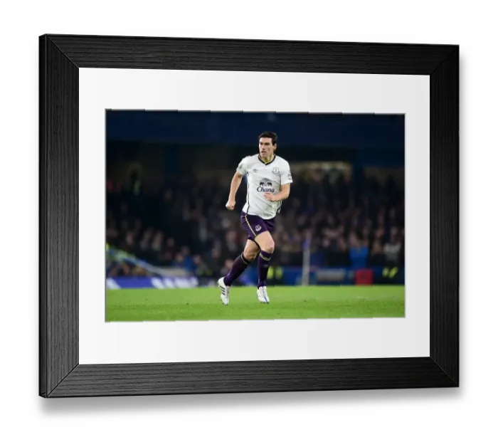 Framed Print : Everton's Battle at Stamford Bridge: Gareth Barry Stands Firm Against Chelsea Framed Print : Everton's Battle at Stamford Bridge: Gareth Barry Stands Firm Against Chelsea