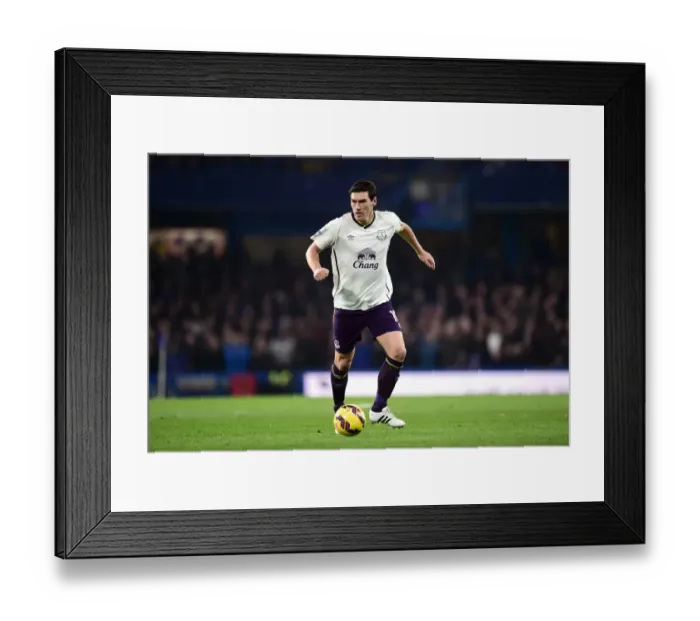 Framed Print : Gareth Barry vs. Chelsea: A Fierce Face-Off at Stamford Bridge - Everton in Barclays Premier League Framed Print : Gareth Barry vs. Chelsea: A Fierce Face-Off at Stamford Bridge - Everton in Barclays Premier League