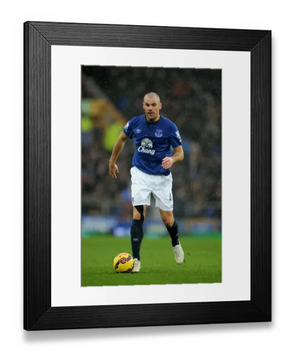 Framed Print : Darron Gibson in Action for Everton vs Leicester City at Goodison Park - Barclays Premier League Framed Print : Darron Gibson in Action for Everton vs Leicester City at Goodison Park - Barclays Premier League