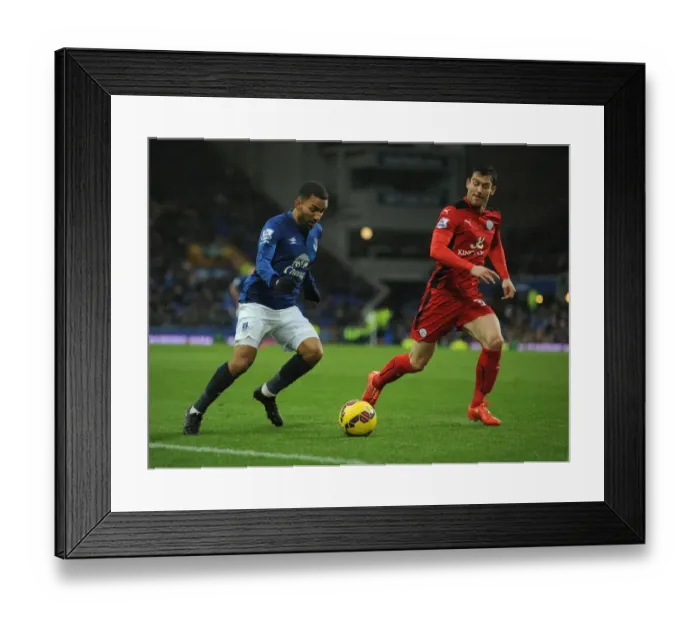 Framed Print : Thrilling Action: Everton's Aaron Lennon vs Leicester City at Goodison Park Framed Print : Thrilling Action: Everton's Aaron Lennon vs Leicester City at Goodison Park
