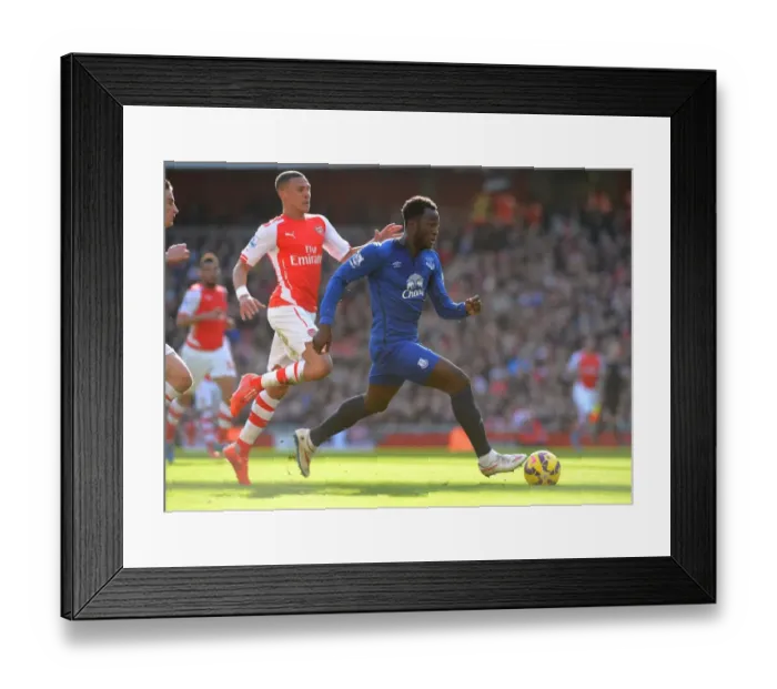 Framed Print : Lukaku in Action: Everton's Star Striker Pushes Forward Against Arsenal in the Premier League