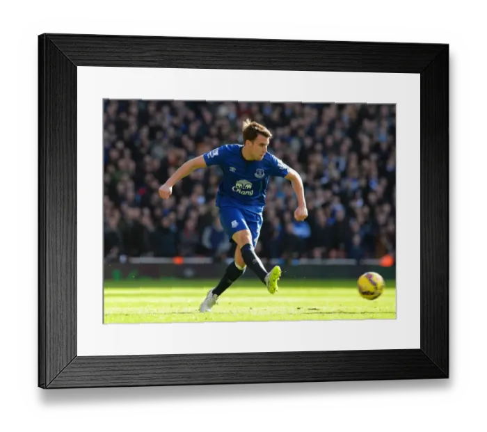 Framed Print : Seamus Coleman in Action: Arsenal vs. Everton, Premier League - Emirates Stadium Framed Print : Seamus Coleman in Action: Arsenal vs. Everton, Premier League - Emirates Stadium