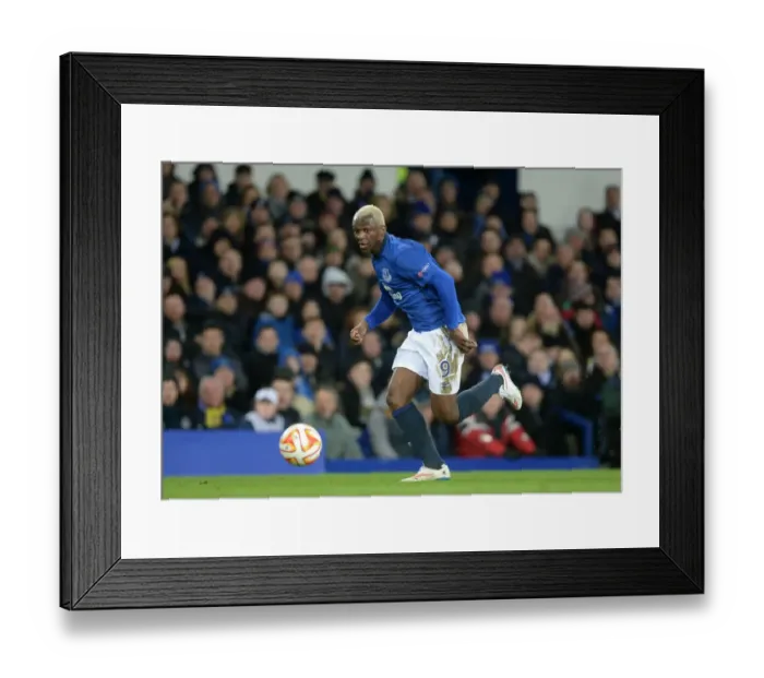 Framed Print : Everton's Arouna Kone in Europa League Action Framed Print : Everton's Arouna Kone in Europa League Action