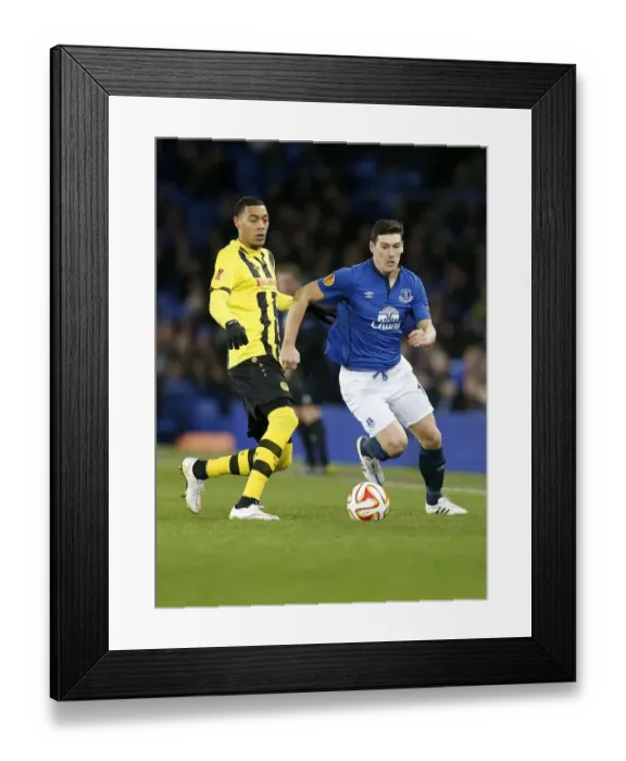 Framed Print : Gareth Barry in Action: Everton vs BSC Young Boys - UEFA Europa League Round of 32 Framed Print : Gareth Barry in Action: Everton vs BSC Young Boys - UEFA Europa League Round of 32