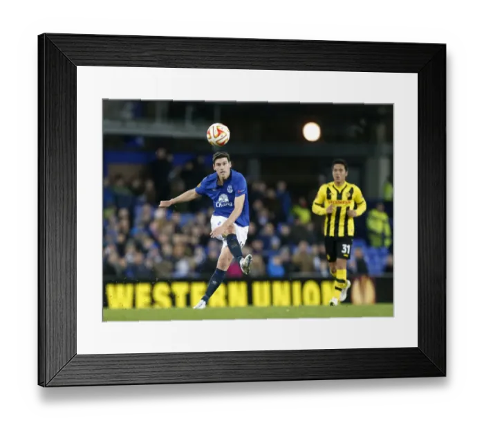Framed Print : Gareth Barry: Everton's Midfield Maestro in Europa League Battle against BSC Young Boys Framed Print : Gareth Barry: Everton's Midfield Maestro in Europa League Battle against BSC Young Boys