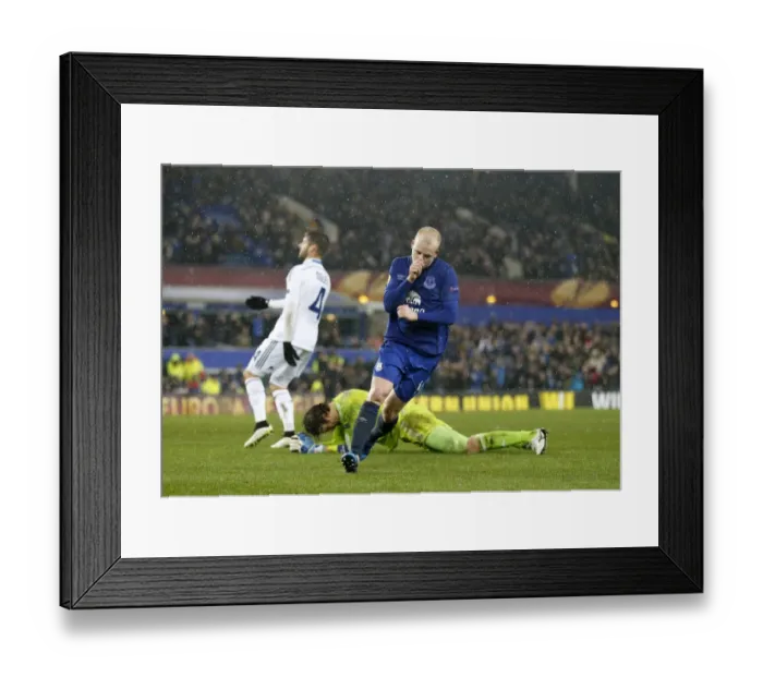 Framed Print : Steven Naismith Scores First Goal for Everton in Europa League Clash Against Dynamo Kiev Framed Print : Steven Naismith Scores First Goal for Everton in Europa League Clash Against Dynamo Kiev