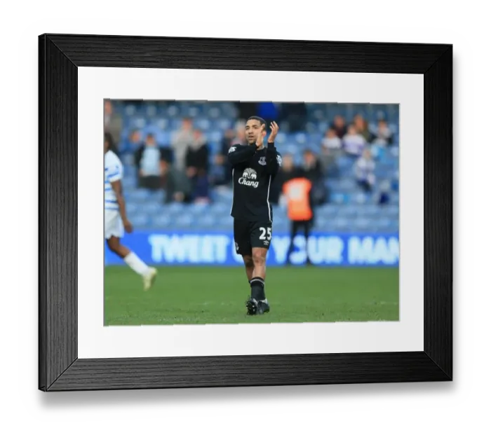 Framed Print : Everton's Aaron Lennon Celebrates with Fans: Queens Park Rangers Victory in Premier League