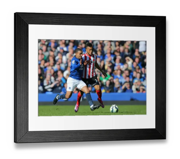 Framed Print : A Battle of Wings: Lennon vs Bertrand at Goodison Park - Everton vs Southampton Framed Print : A Battle of Wings: Lennon vs Bertrand at Goodison Park - Everton vs Southampton