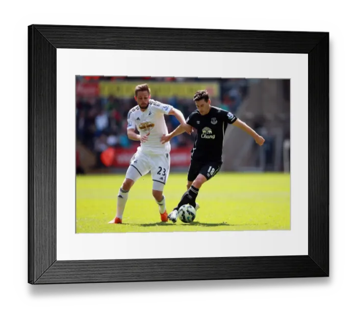 Framed Print : Sigurdsson vs. Barry: A Battle of Midfield Maestros in Swansea City vs. Everton, Barclays Premier League Framed Print : Sigurdsson vs. Barry: A Battle of Midfield Maestros in Swansea City vs. Everton, Barclays Premier League