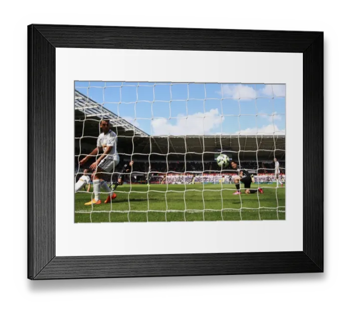 Framed Print : Aaron Lennon Scores First Goal: Everton at Swansea's Liberty Stadium, Barclays Premier League Framed Print : Aaron Lennon Scores First Goal: Everton at Swansea's Liberty Stadium, Barclays Premier League