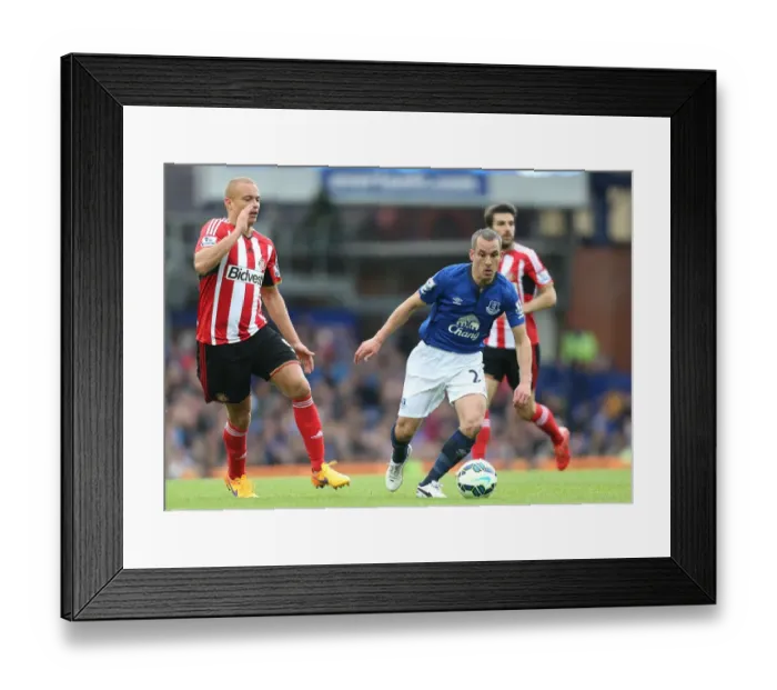 Framed Print : Osman vs Brown: A Premier League Battle at Goodison Park - Everton vs Sunderland