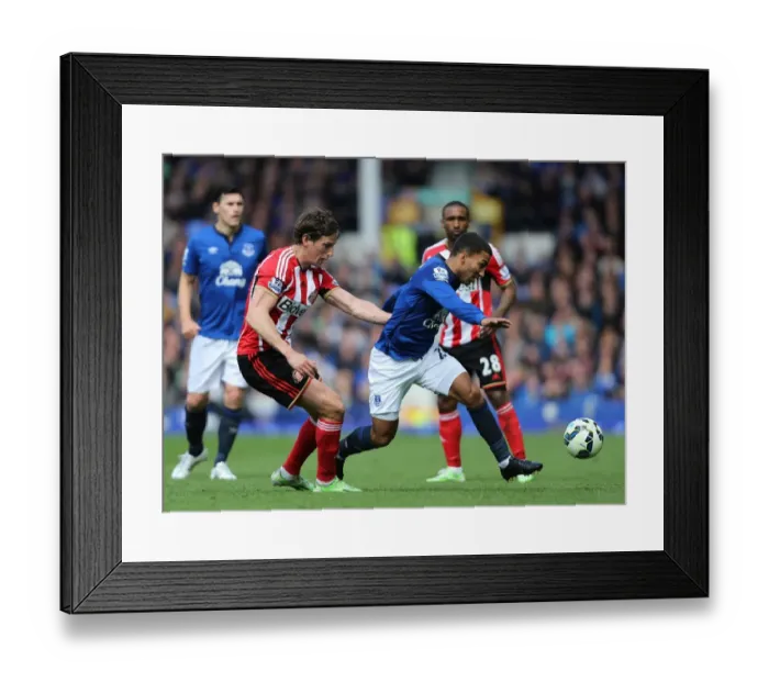 Framed Print : Aaron Lennon vs Billy Jones: Clash at Goodison Park - Everton vs Sunderland, Barclays Premier League Framed Print : Aaron Lennon vs Billy Jones: Clash at Goodison Park - Everton vs Sunderland, Barclays Premier League