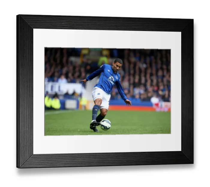 Framed Print : Everton's Aaron Lennon in Thrilling Action: Everton vs Sunderland at Goodison Park - Barclays Premier League Framed Print : Everton's Aaron Lennon in Thrilling Action: Everton vs Sunderland at Goodison Park - Barclays Premier League
