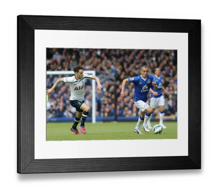 Framed Print : Osman vs Mason: Intense Battle at Goodison Park - Everton vs Tottenham Hotspur, Barclays Premier League Framed Print : Osman vs Mason: Intense Battle at Goodison Park - Everton vs Tottenham Hotspur, Barclays Premier League