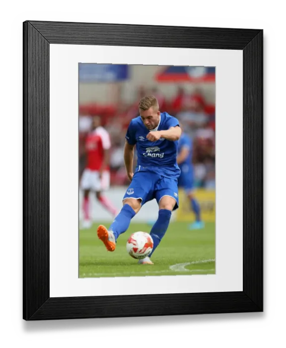 Framed Print : Gerard Deulofeu in Action: Everton's Pre-Season Friendly vs Swindon Town at The County Ground Framed Print : Gerard Deulofeu in Action: Everton's Pre-Season Friendly vs Swindon Town at The County Ground