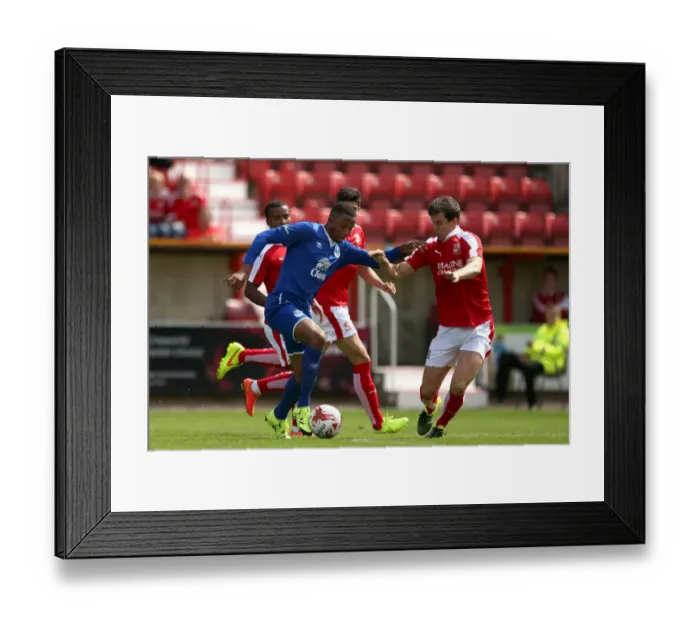 Framed Print : Pre-season Friendly: Swindon Town vs. Everton - Brendan Galloway in Action Framed Print : Pre-season Friendly: Swindon Town vs. Everton - Brendan Galloway in Action