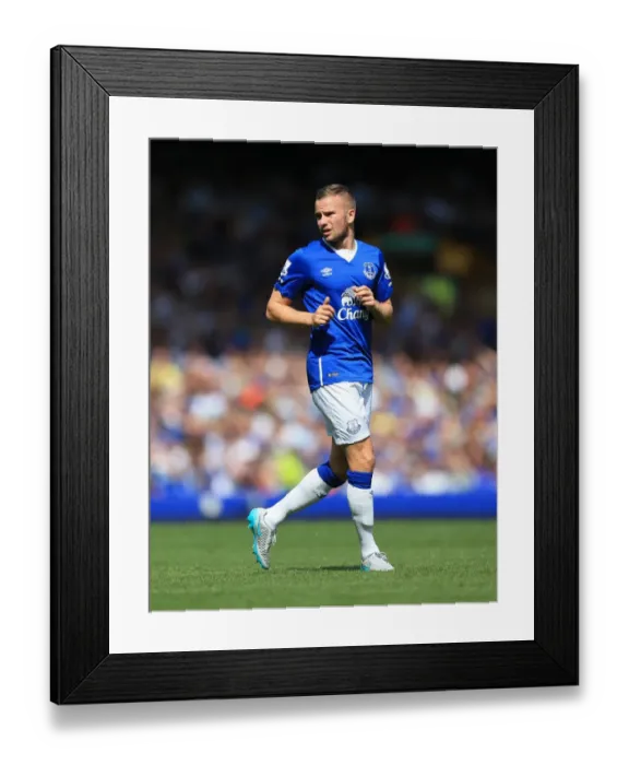 Framed Print : Tom Cleverley in Action: Everton vs Watford, Premier League, Goodison Park Framed Print : Tom Cleverley in Action: Everton vs Watford, Premier League, Goodison Park